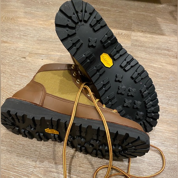 Danner Women’s Light Khaki Boots - Picture 4 of 11